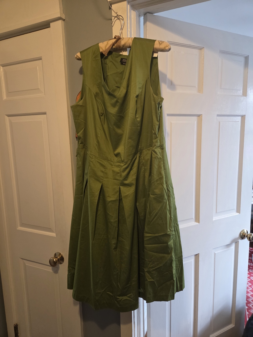 Jones New York Olive Green Sleeveless Pleated Dress